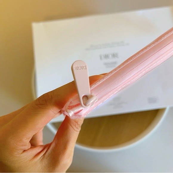 Dior Pink Mesh Cosmetic Bag - Picture 5 of 9